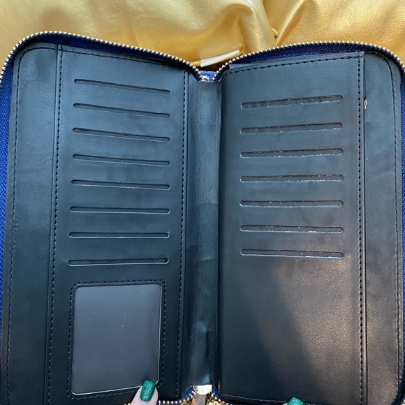 Blue clutch - Picture 2 of 3